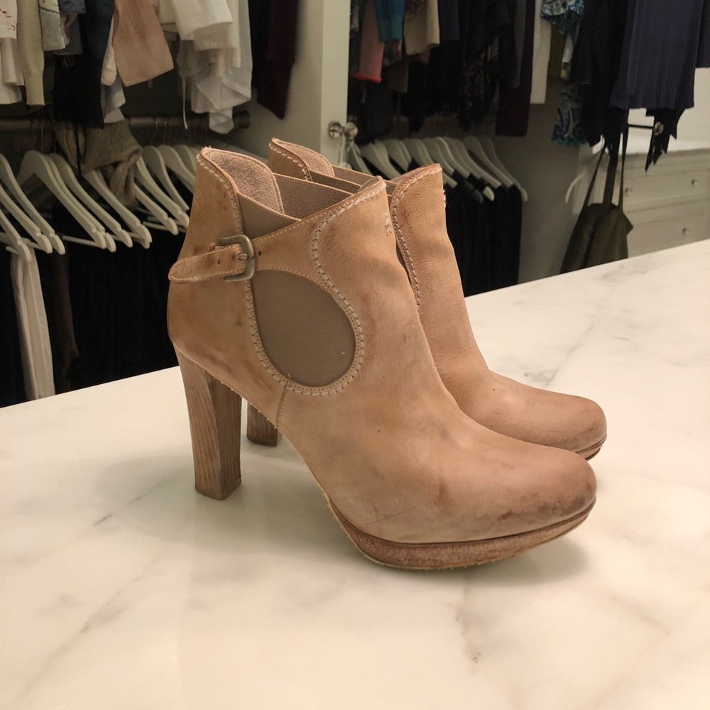 Henry Beguelin Gorgeous taupe Boots!